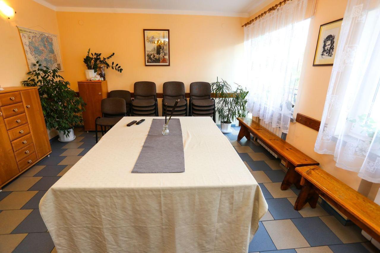 Wieczernik Dom Rekolekcyjny Ksiezy Pallotynow Swieta Katarzyna  Exteriör bild