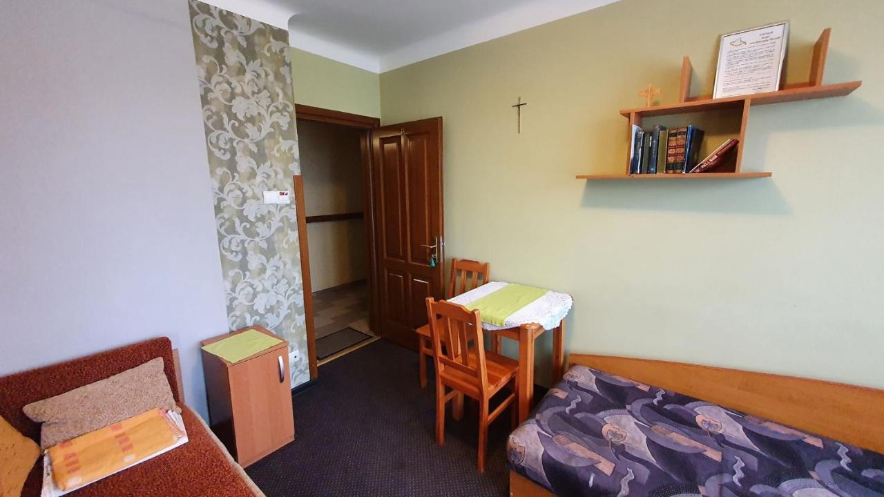 Wieczernik Dom Rekolekcyjny Ksiezy Pallotynow Swieta Katarzyna  Exteriör bild