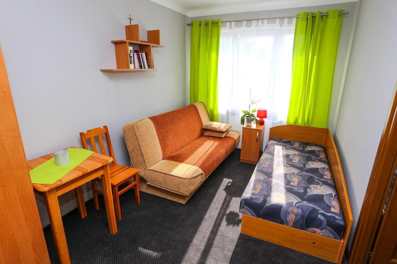 Wieczernik Dom Rekolekcyjny Ksiezy Pallotynow Swieta Katarzyna  Exteriör bild
